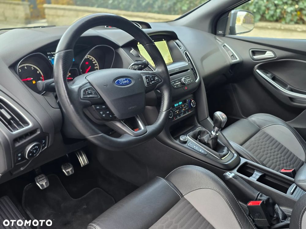 Ford Focus ST - 12