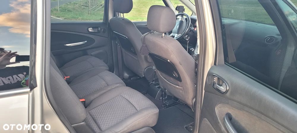 Ford Galaxy 2.0 Ghia - 14