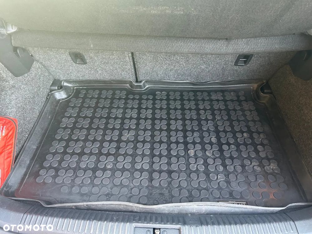 Volkswagen Polo V Hatchback 14-17 - 12