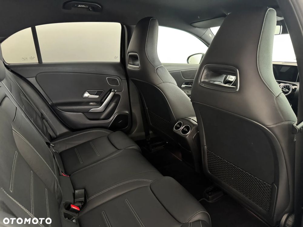 Mercedes-Benz Klasa A 250 4Matic 7G-DCT AMG Line - 24