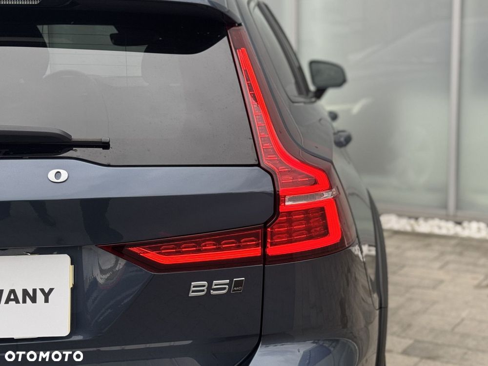 Volvo V60 Cross Country - 38