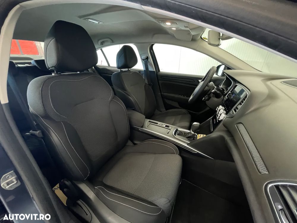 Renault Megane TCe 140 EDC GPF Equilibre - 11