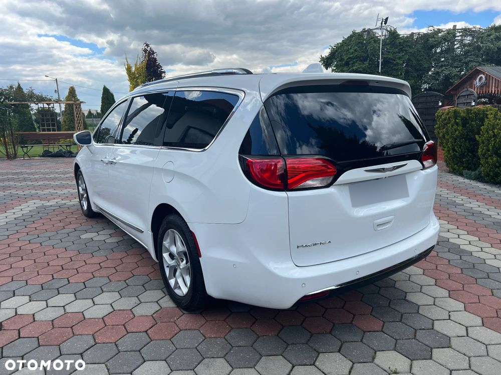Chrysler Pacifica - 11
