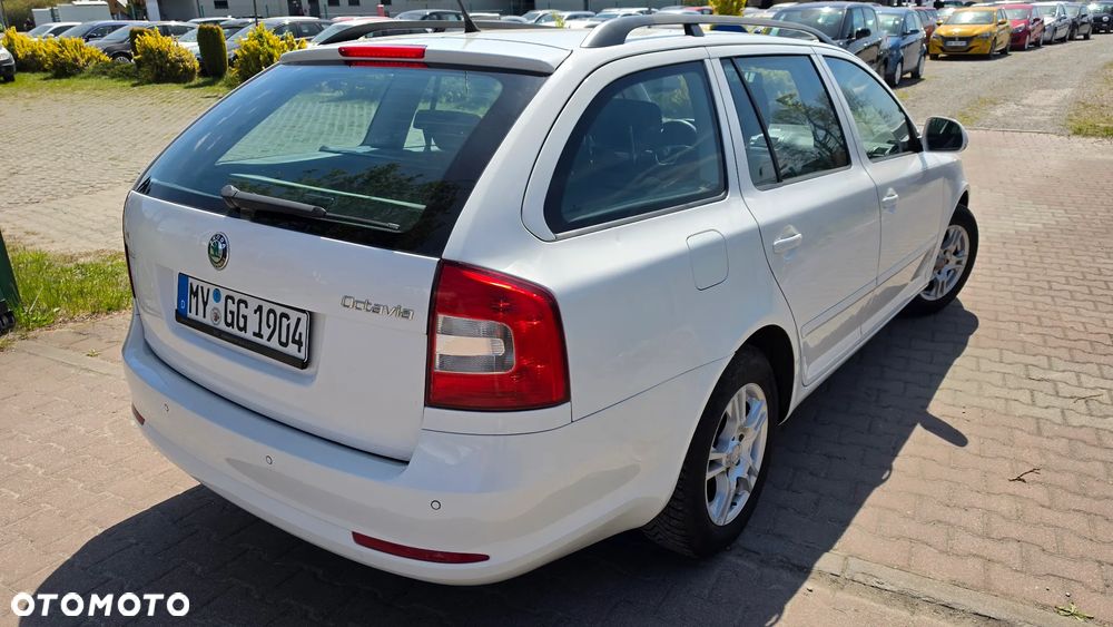 Skoda Octavia 1.6 Combi Ambiente - 18