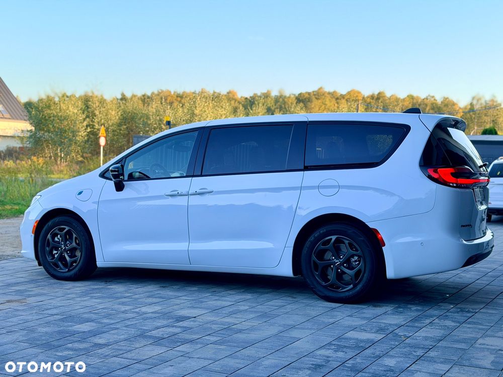 Chrysler Pacifica - 5