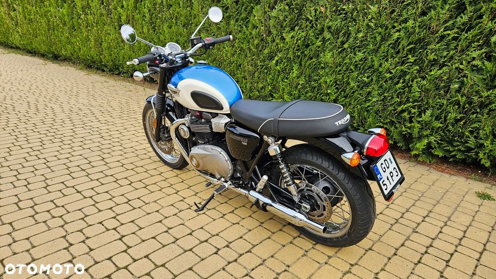 Triumph Bonneville - 6