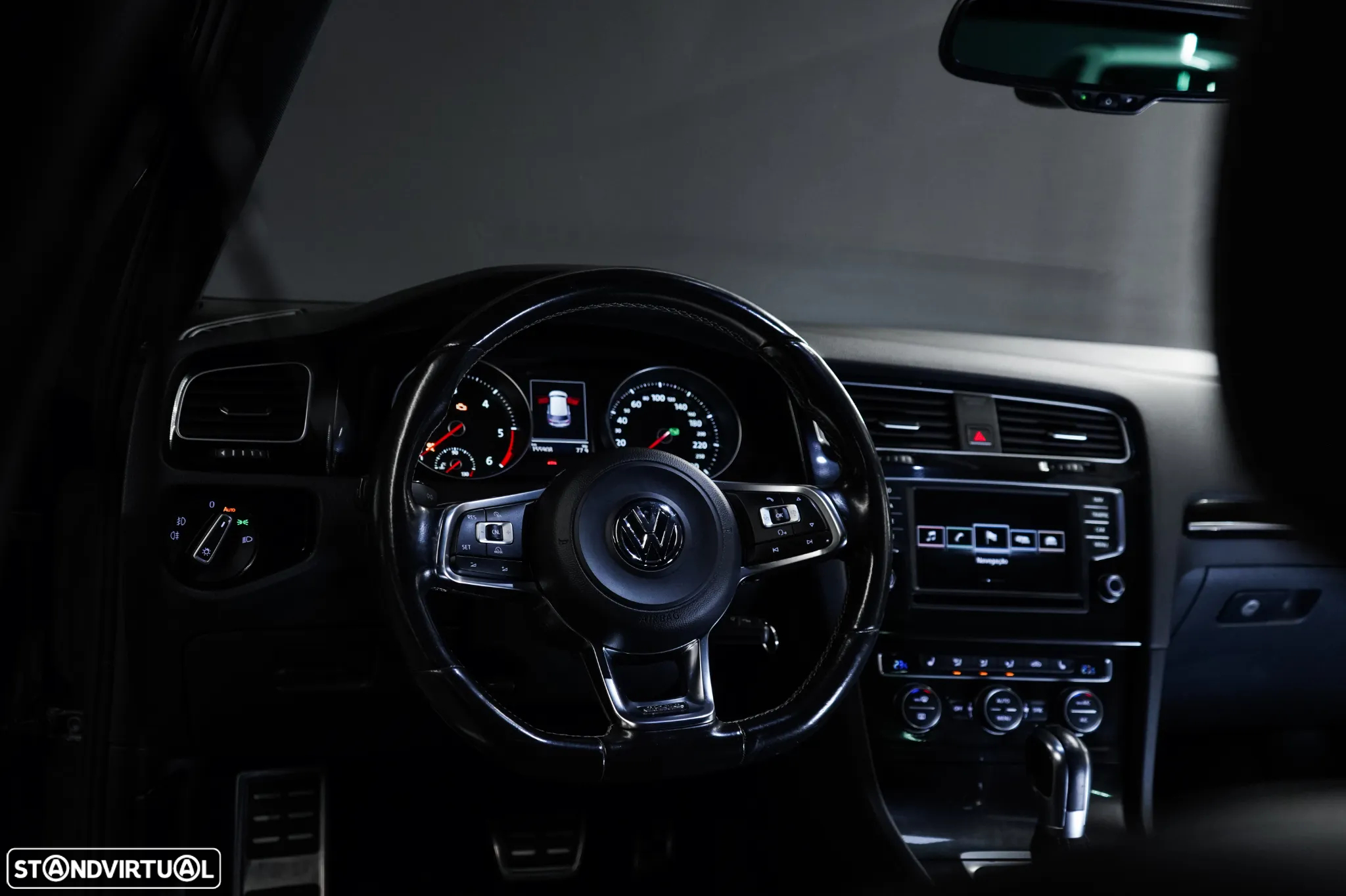 VW Golf 2.0 TDI GTD DSG - 31