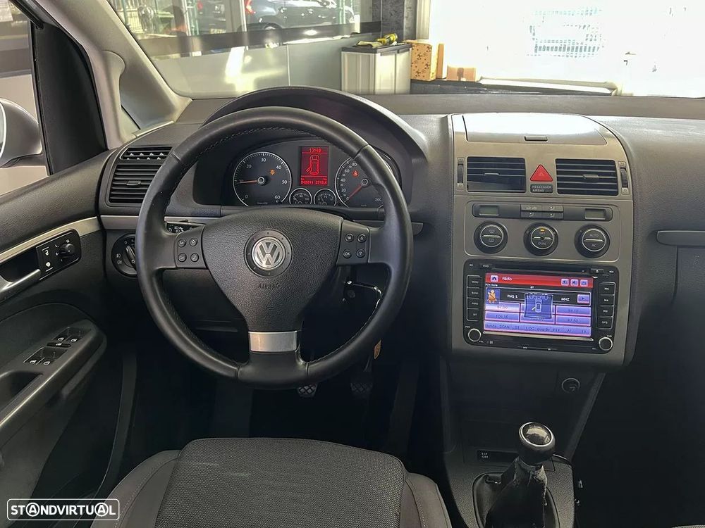 VW Touran 2.0 TDI Highline 7L - 10