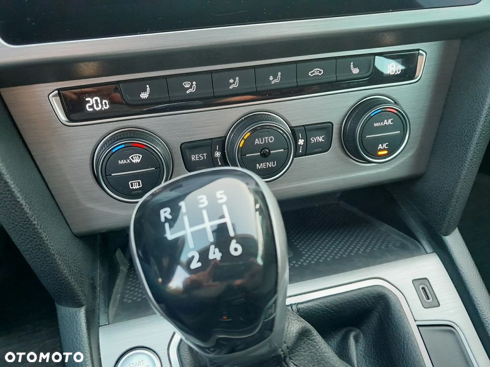 Volkswagen Passat Variant 1.5 TSI EVO Elegance - 15