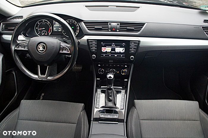 Skoda Superb 2.0 TDI DSG Sportline - 5