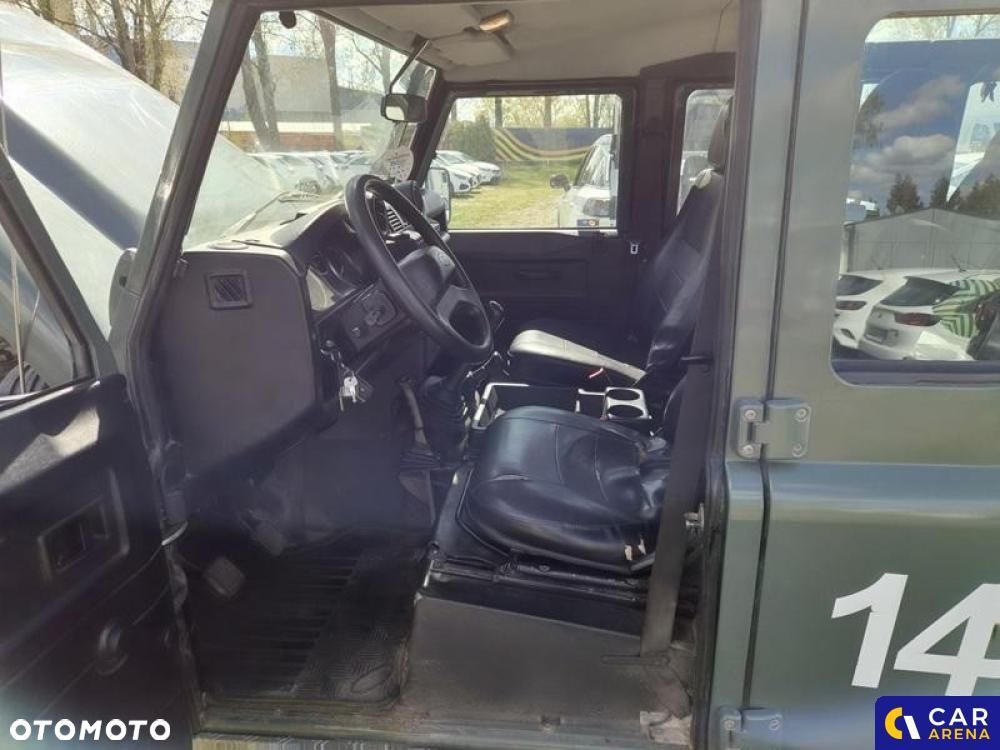 Land Rover Defender - 32