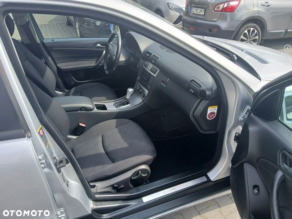 Mercedes-Benz Klasa C 180 Kompressor Automatik Classic Sport Edition - 9