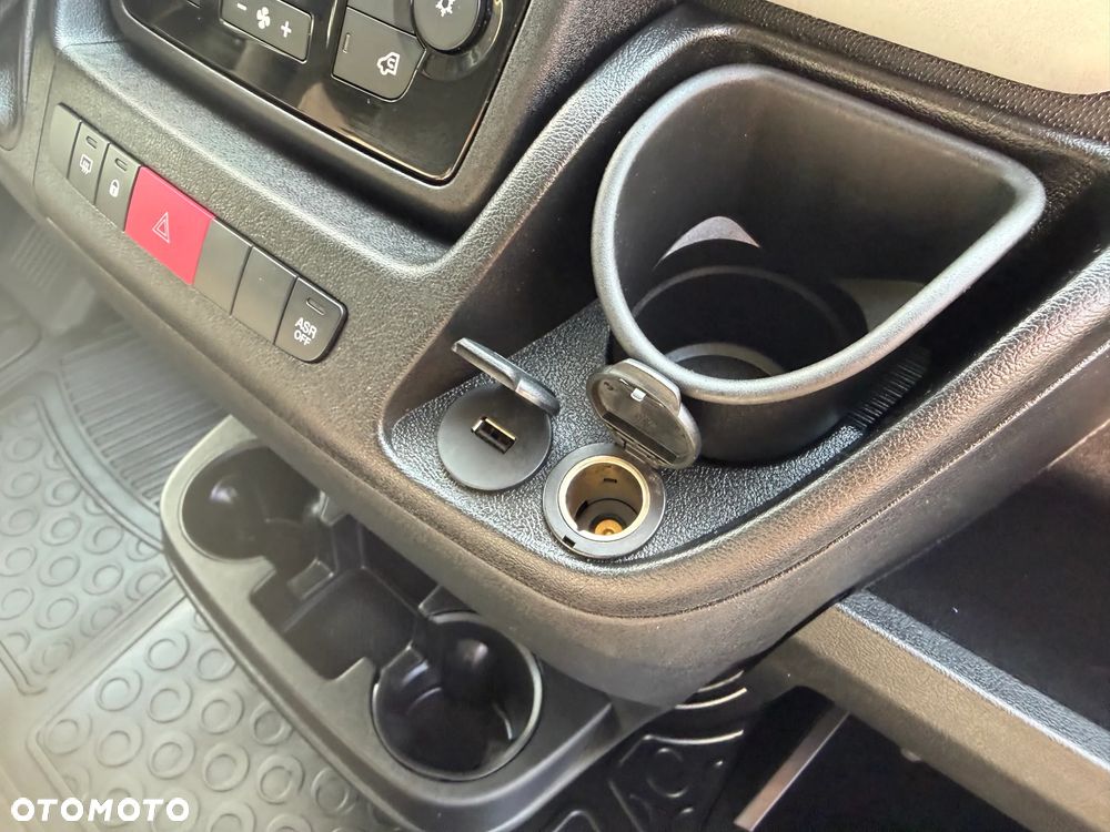 Fiat DUCATO 2.3 MultiJet 150KM Euro-6 IZOTERMA WINDA PALFINGER UDT do 2028r Poduszki zawieszenia tył pneumatyczne! + Kompresor DMC:3.5t Ładowność 950kg KONTENER DRZWI tył Skrzydłowe + Drzwi BOCZNE Spoiler - Owiewki boczne kabiny TUV Thuringen ISO , Tempomat, Klimatronik i więcej.. - 23