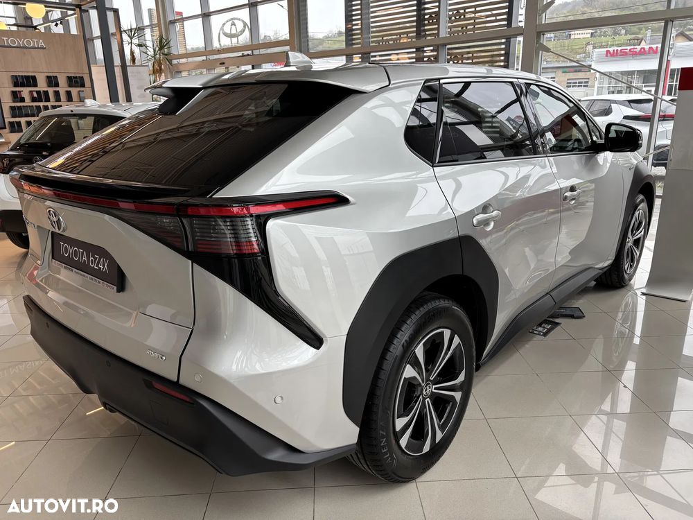 Toyota BZ4X 160 KW AWD (4x4) Luxury Solar Edition - 4