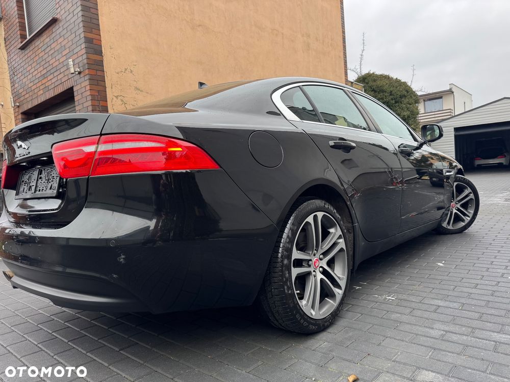 Jaguar XE 2.0 D Prestige - 11