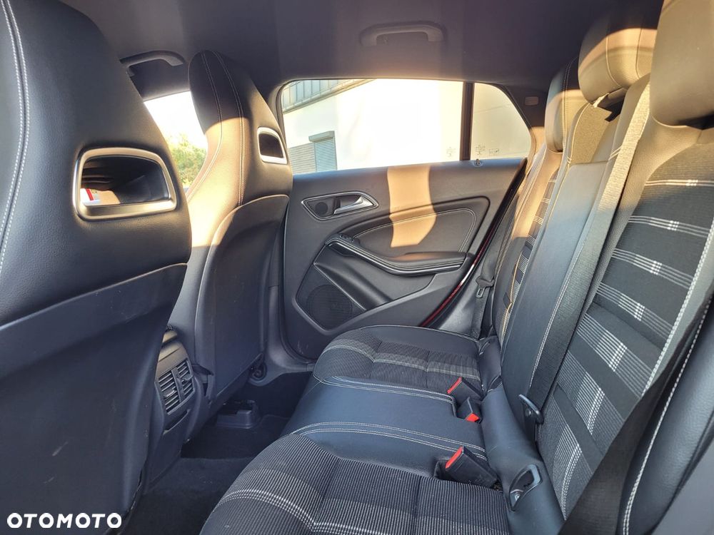 Mercedes-Benz CLA Shooting Brake 200 (CDI) d - 14
