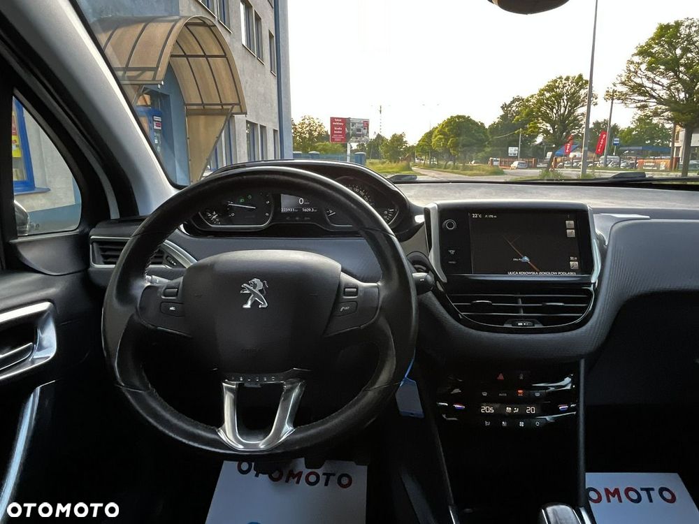 Peugeot 2008 - 8