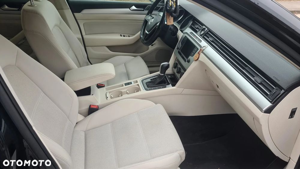 Volkswagen Passat 1.6 TDI (BlueMotion Technology) DSG Comfortline - 21