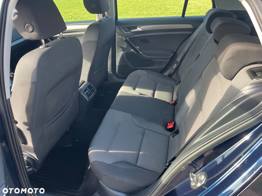 Volkswagen Golf - 11