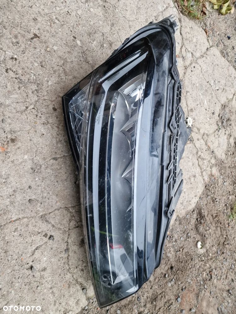 Reflektor  prawy przód  skoda superb III  lift  3V1.941.016C - 2