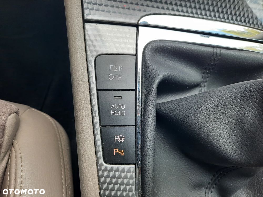 Volkswagen Passat 2.0 TDI DPF R-Line Edition Plus - 24