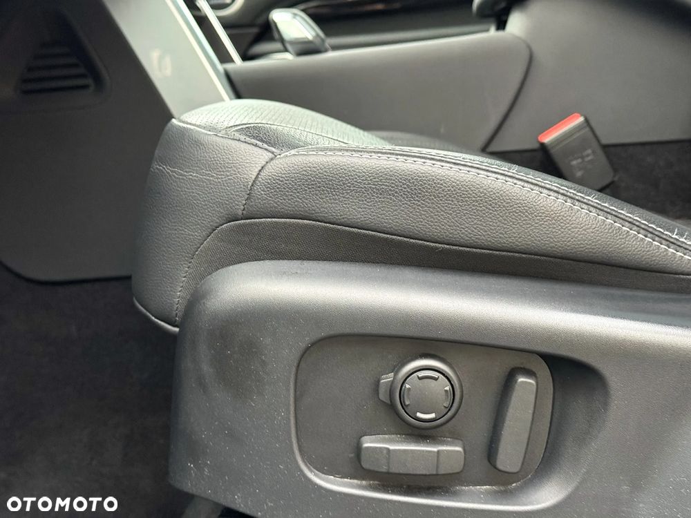 Land Rover Discovery 2.0 P300 SE - 19