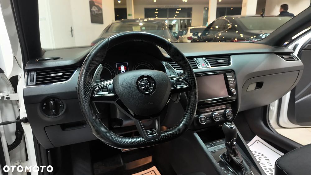 Skoda Octavia 2.0 TDI SCR RS DSG - 17