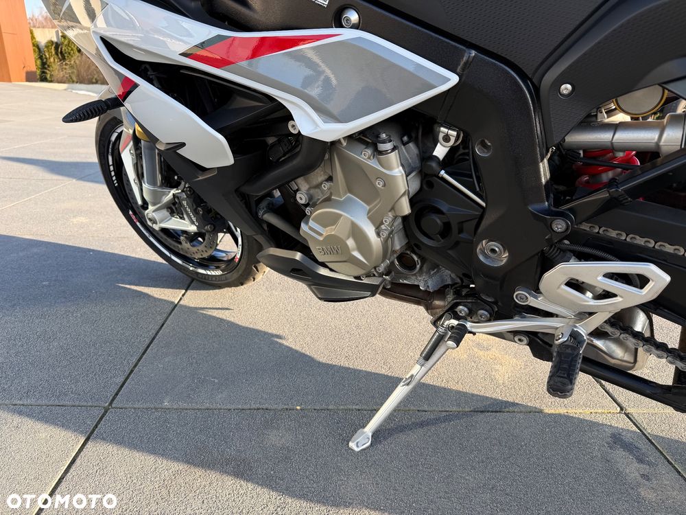 BMW XR - 17
