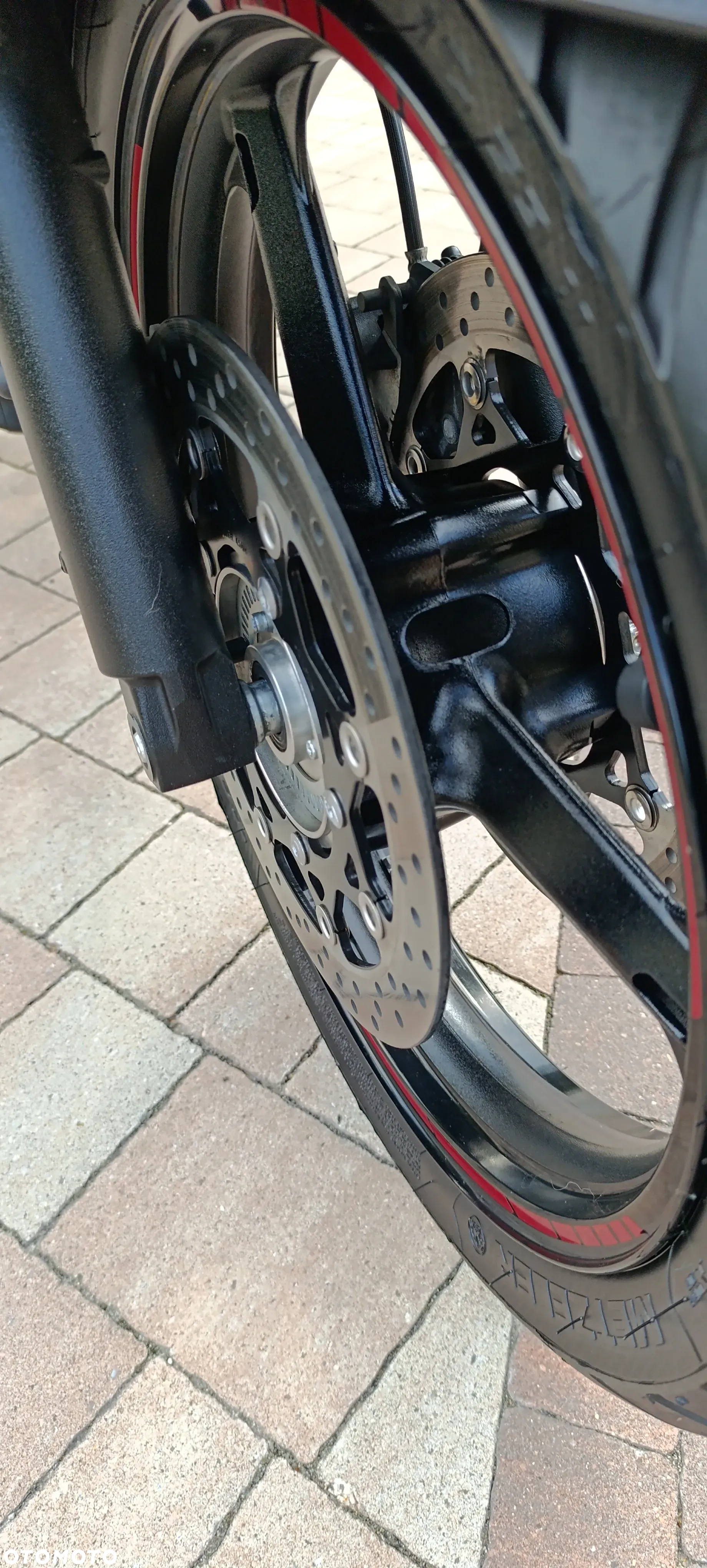 Suzuki V-STROM - 18