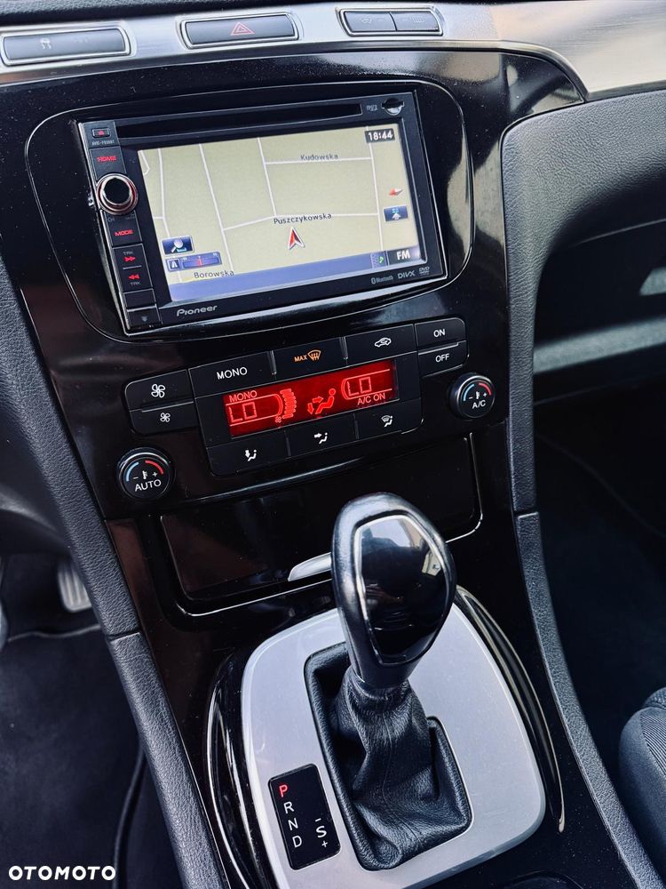 Ford S-Max - 11