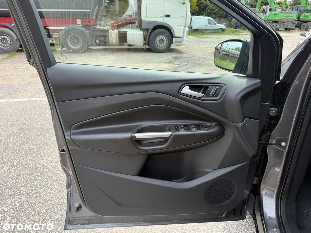 Ford Kuga 1.5 EcoBoost 2x4 Titanium - 23