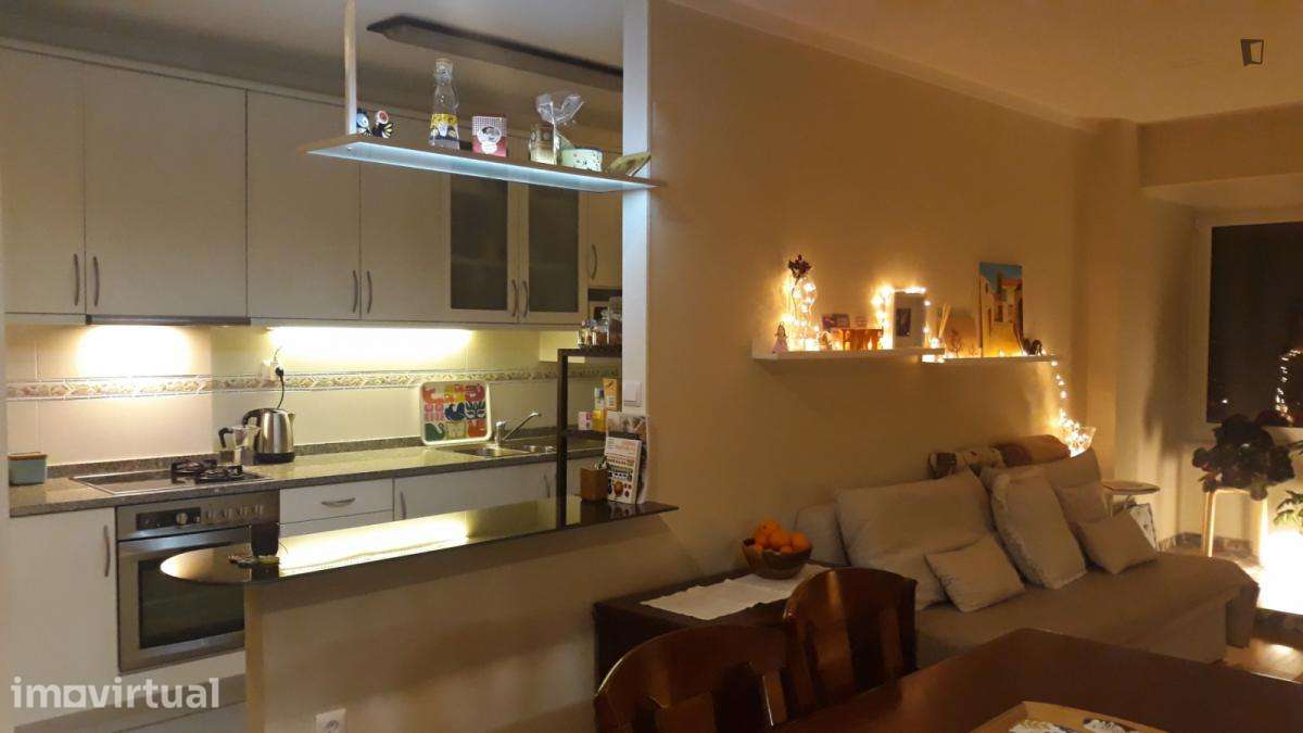 Quarto - localizado em Matosinhos Porto - Grande imagem: 4/6