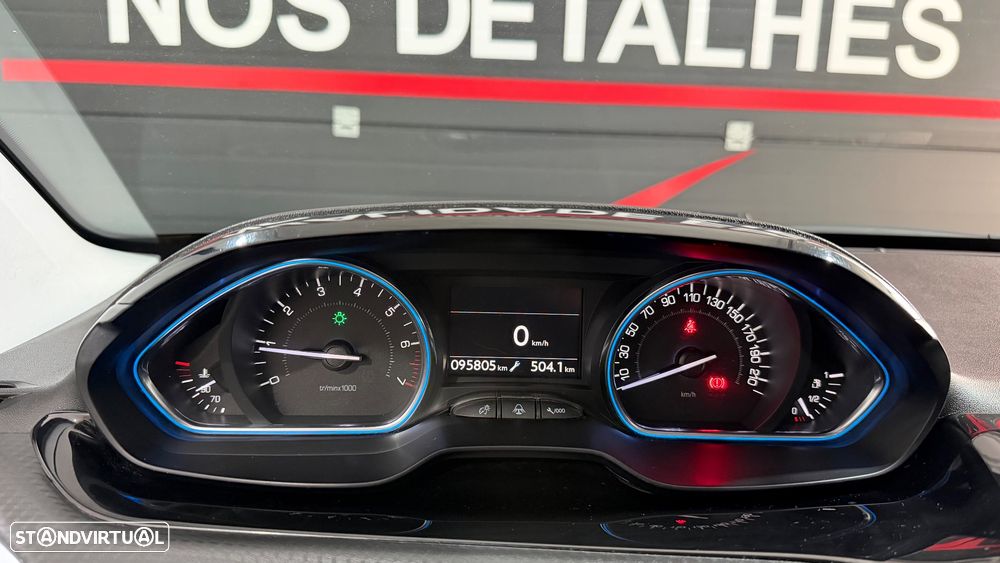 Peugeot 2008 1.2 PureTech Allure - 20