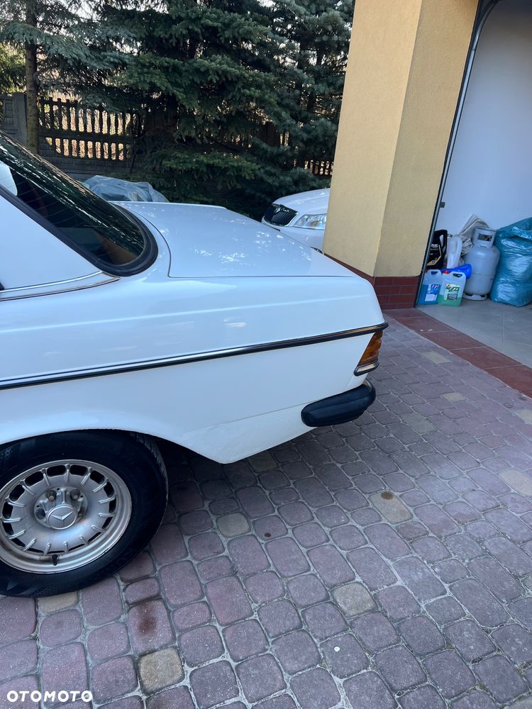 Mercedes-Benz W123 - 14