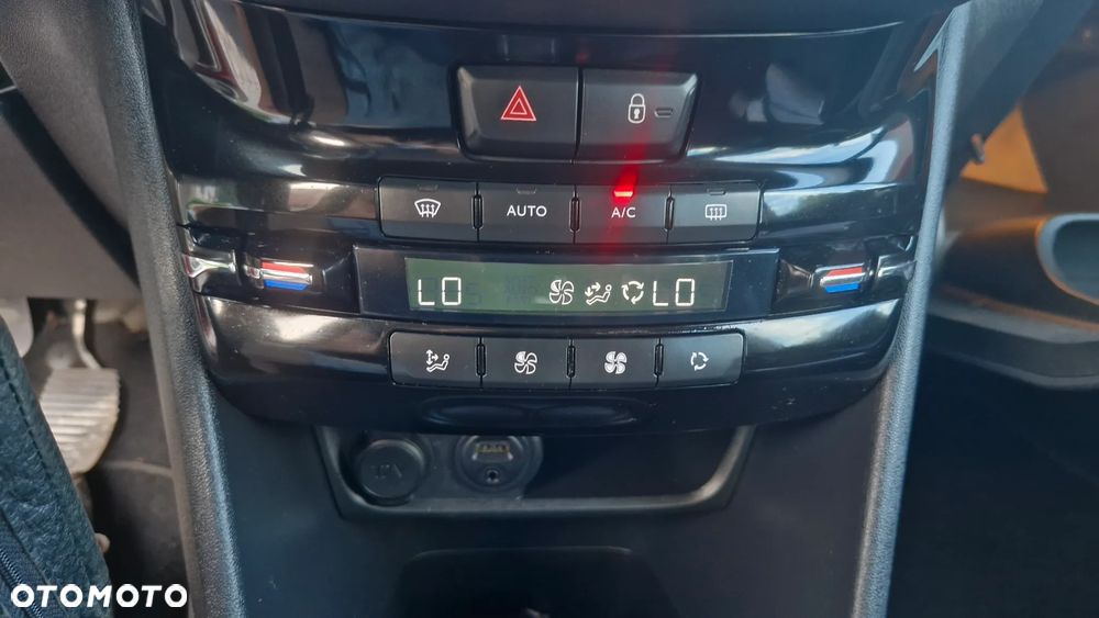 Peugeot 208 120 VTI Intuitive - 22