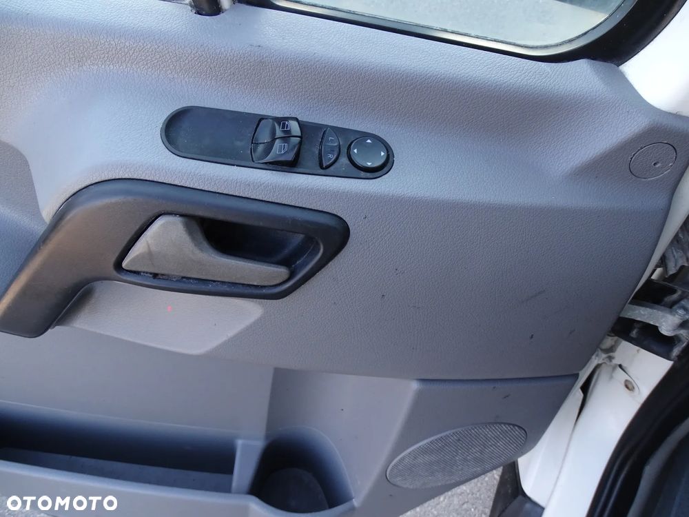 Volkswagen CRAFTER 2,5 TDI -136 KM -klimatyzacja ,skrzyniowy, blizniaki , 73.000 tkm  super stan ! - 11