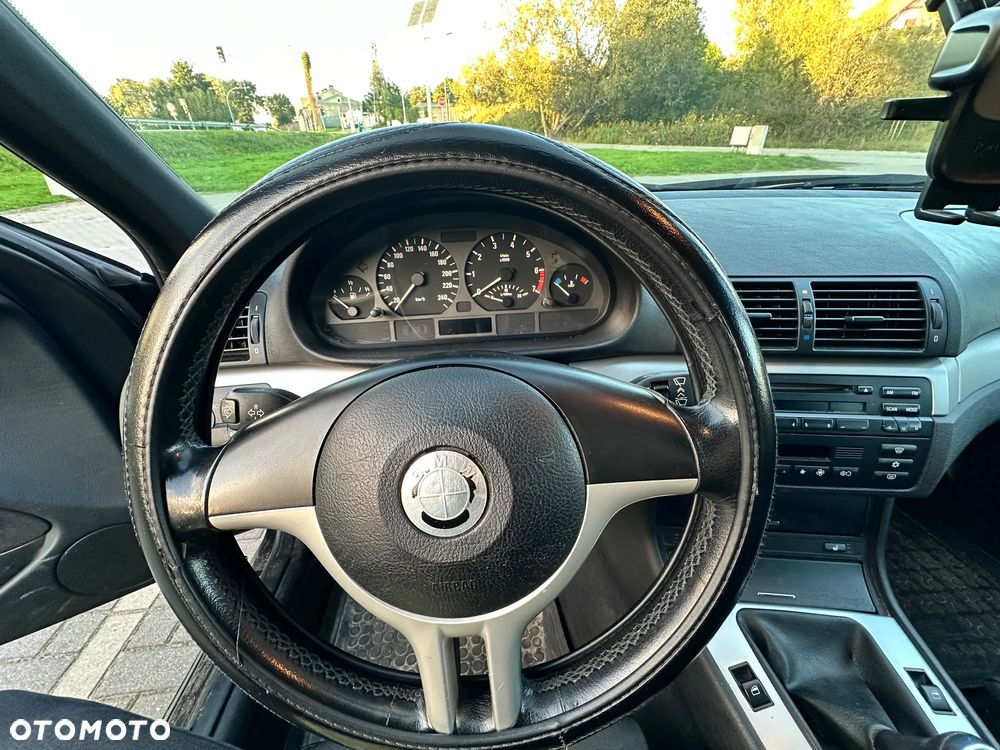 BMW Seria 3 318i Touring - 16