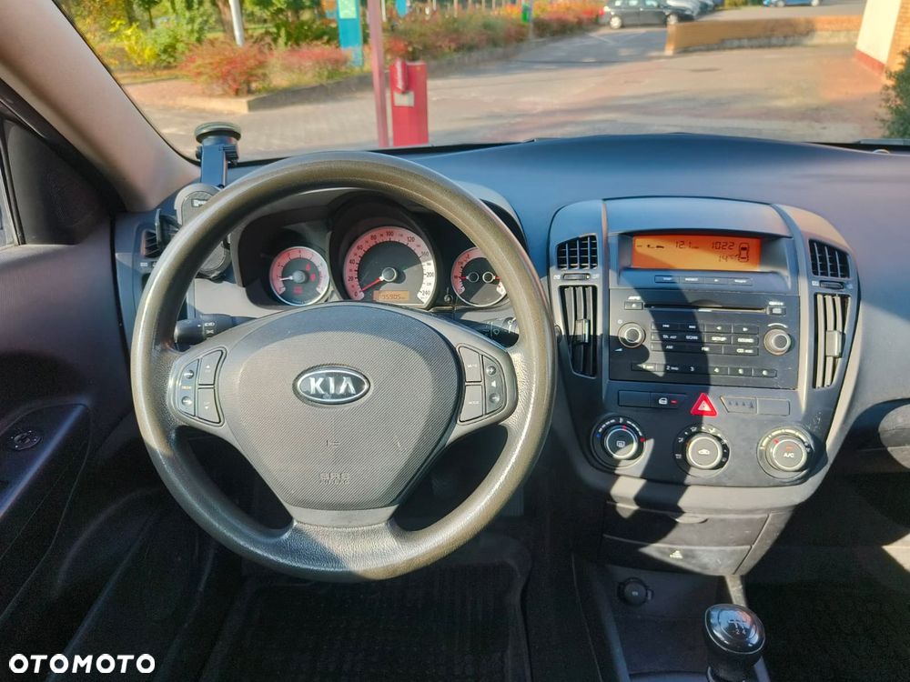 Kia Ceed - 9