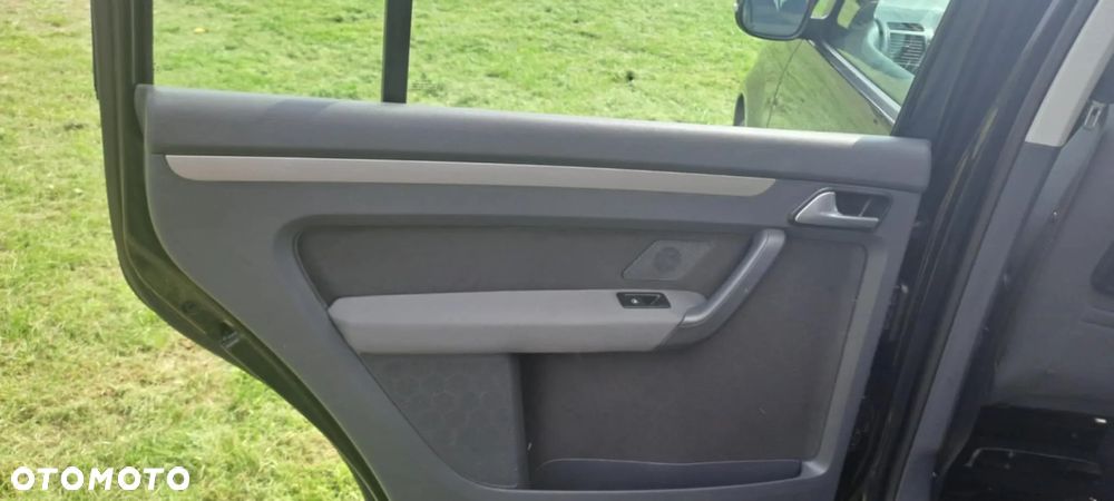 Volkswagen Touran 2.0 TDI DPF Life - 23