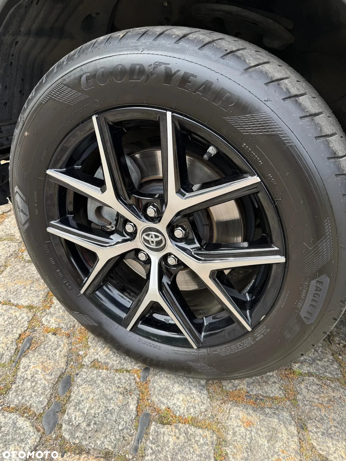Toyota RAV4 2.5 XLE - 8