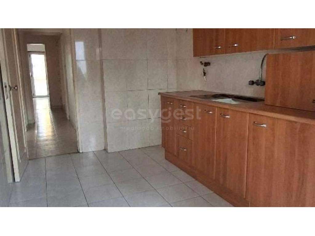 T2 em Oeiras de 81m2 para remodelar na Figueirinha - Grande imagem: 3/9
