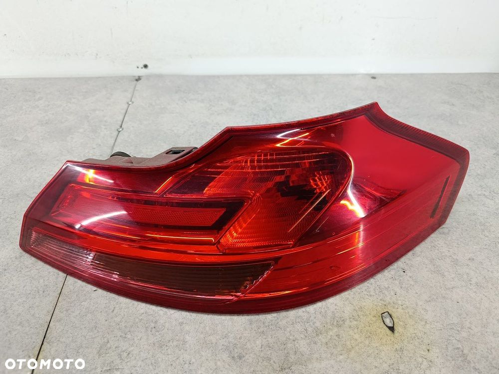 LAMPA TYLNA PRAWA OPEL INSIGNIA A 13226857 VP9TTX-13404-A  VISTEON KOMBI - 1