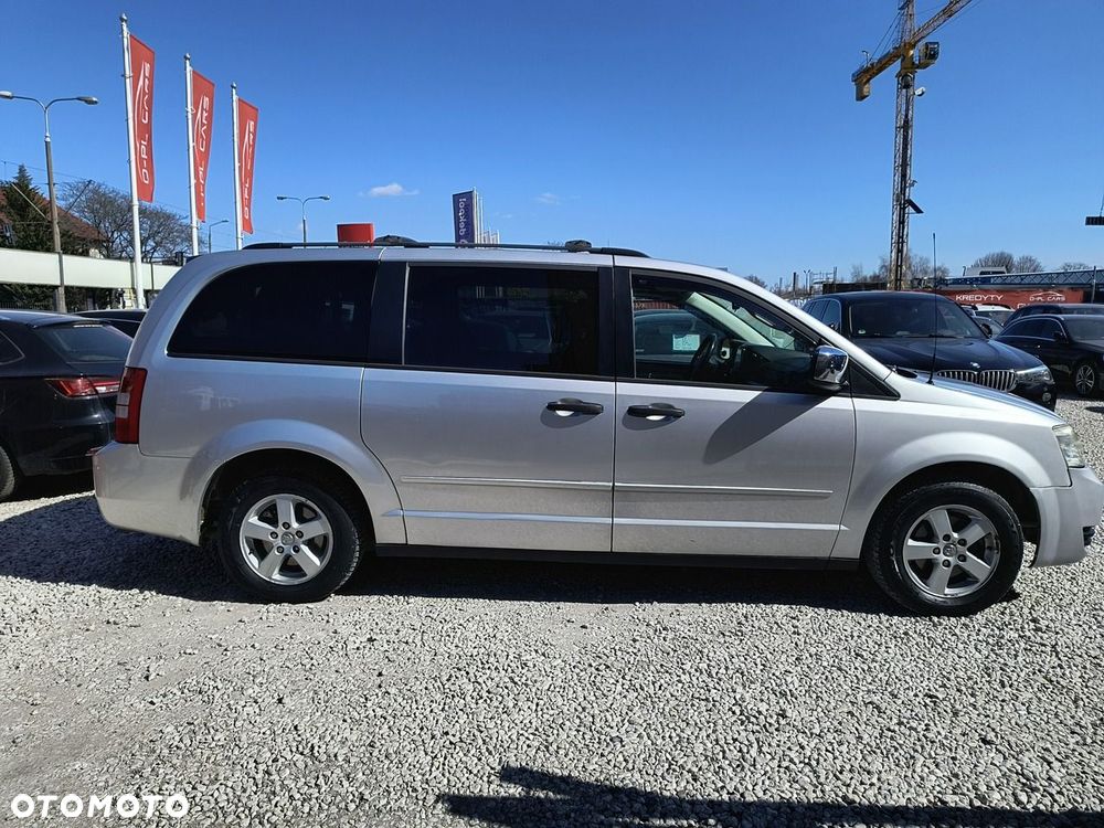 Dodge Caravan - 26