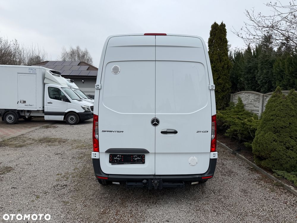 Mercedes-Benz Sprinter 907 - 10