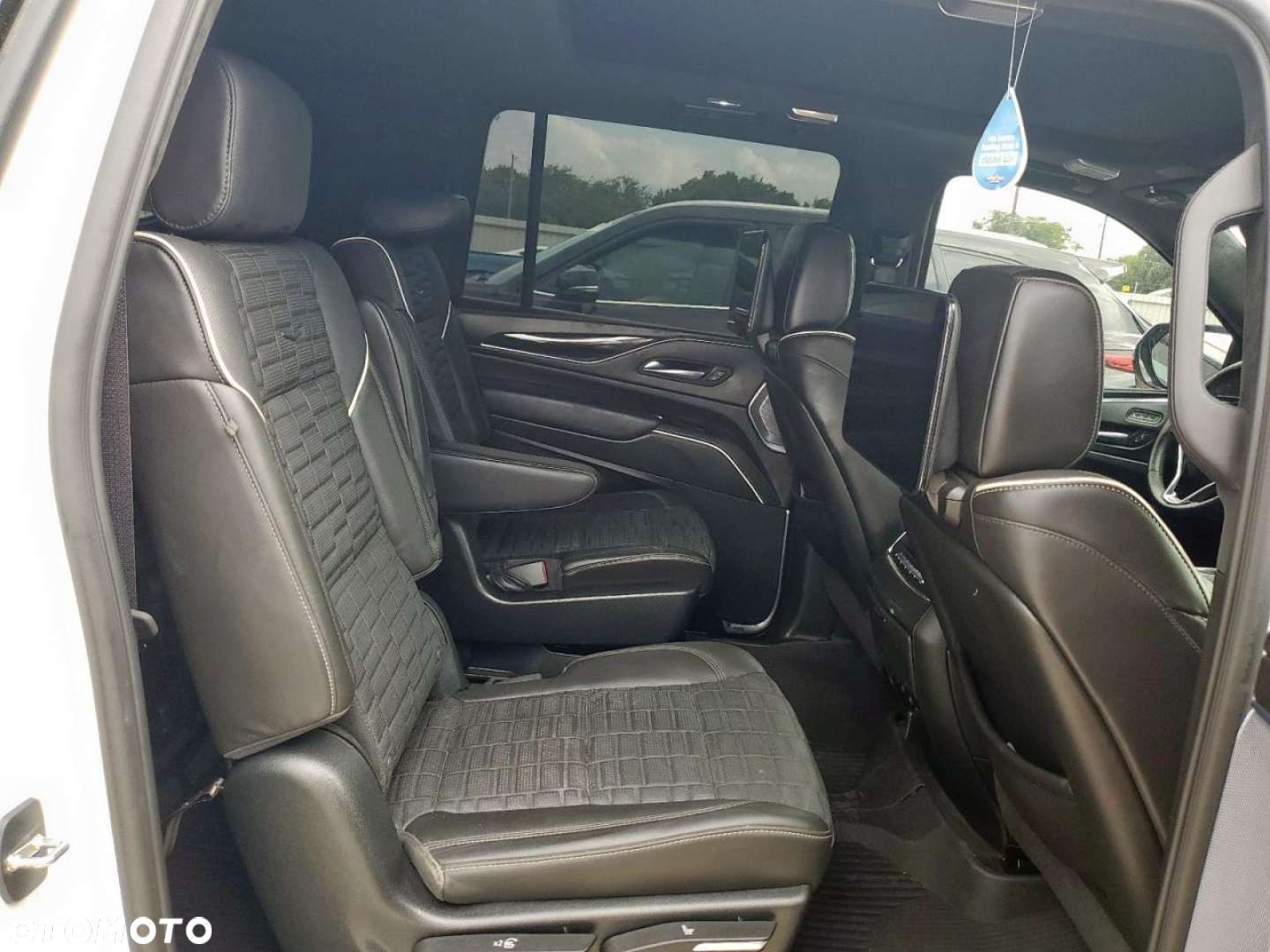 Cadillac Escalade - 12