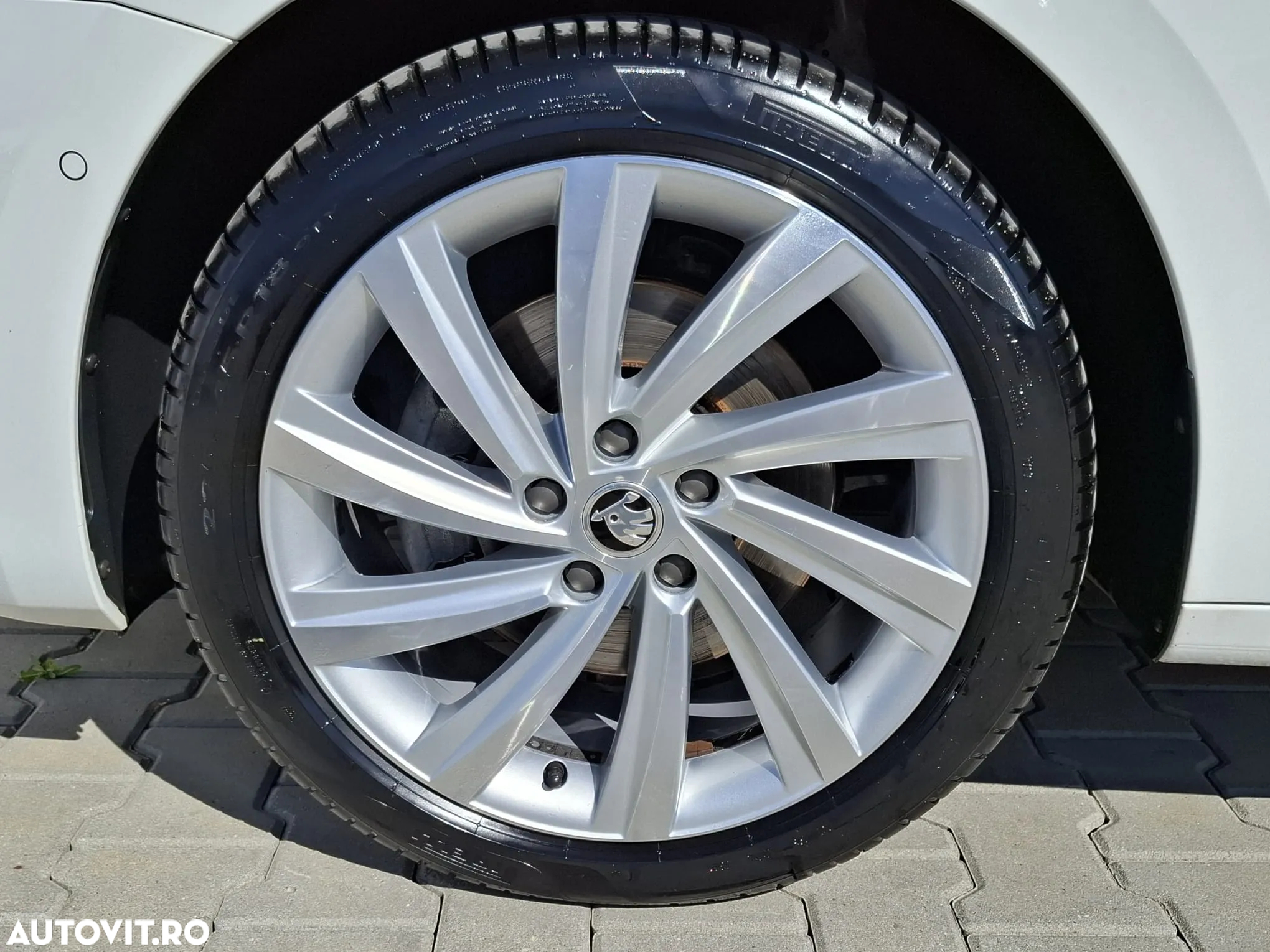 Skoda Octavia 2.0 TDI DSG 4X4 Style - 4