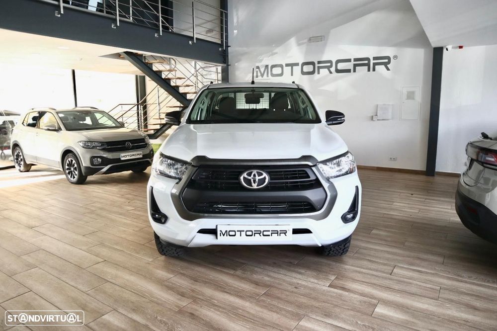 Toyota Hilux 2.4 D-4D 4WD CD CM - 2