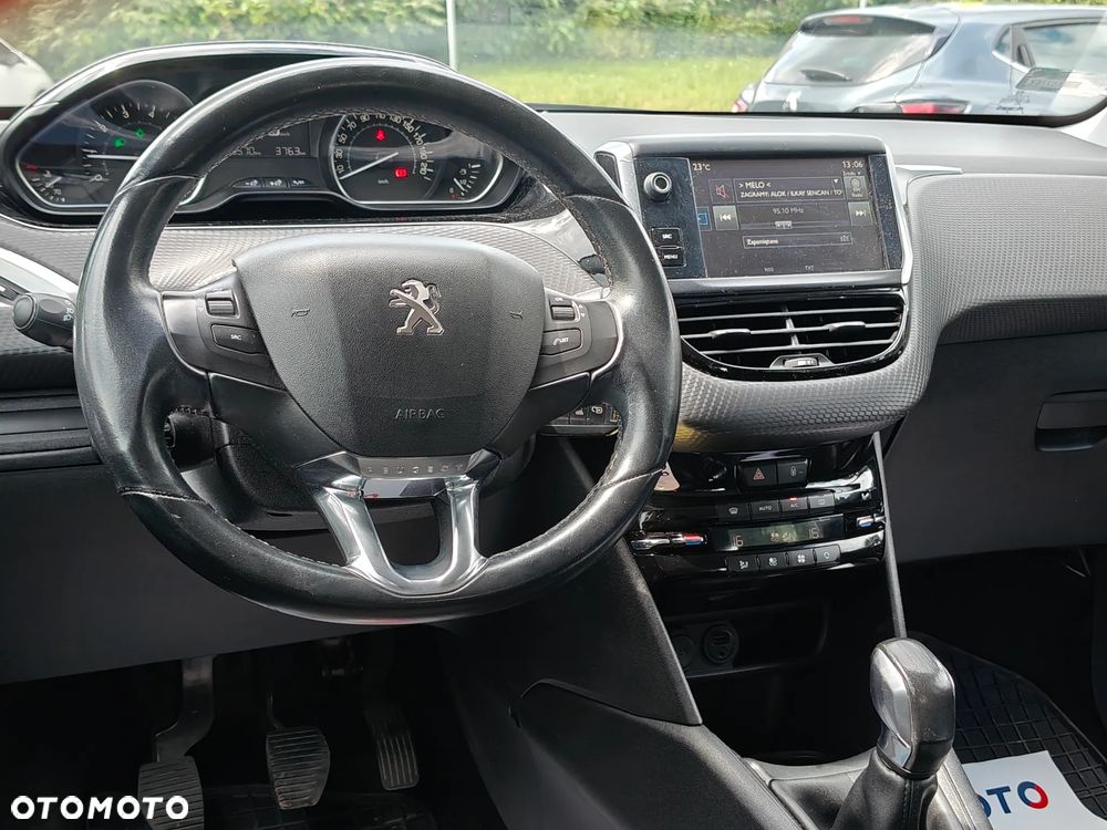 Peugeot 208 1.2 PureTech Style - 15