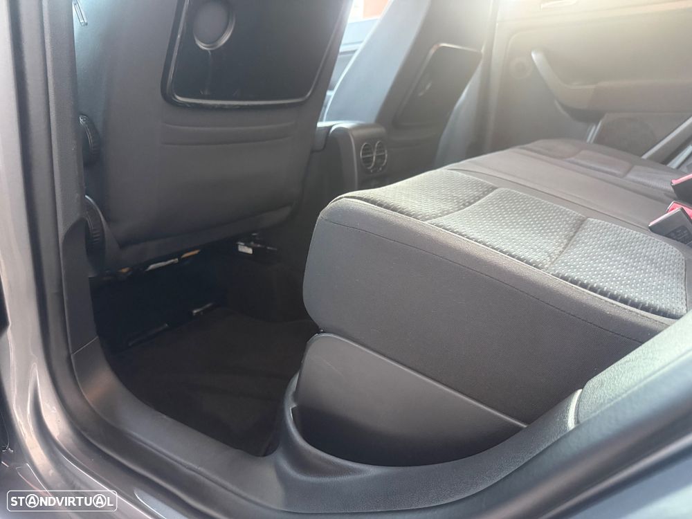 VW Golf Plus 1.6 TDi Highline - 34