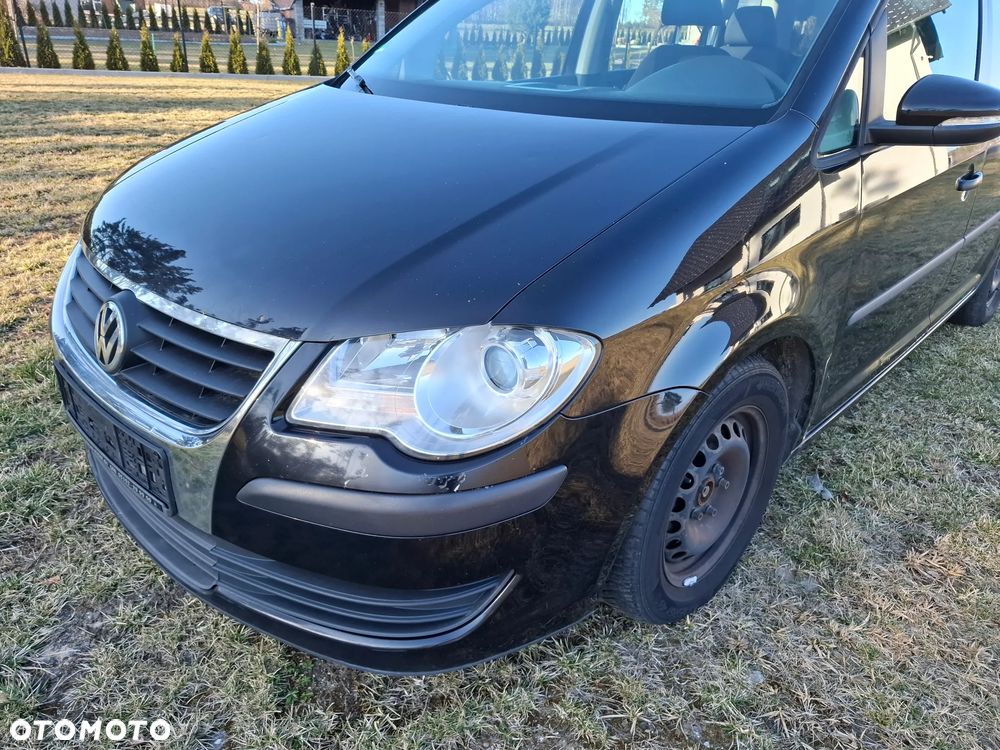 Volkswagen Touran - 1